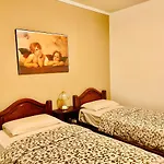 Pang's Bed and Breakfast 3*